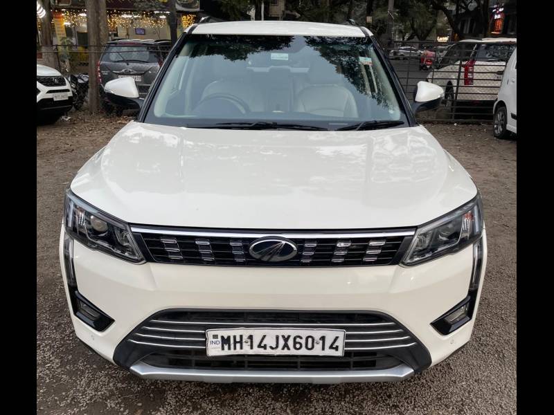 Mahindra XUV 300 W8 (O) 1.5 Diesel AMT Dual Tone