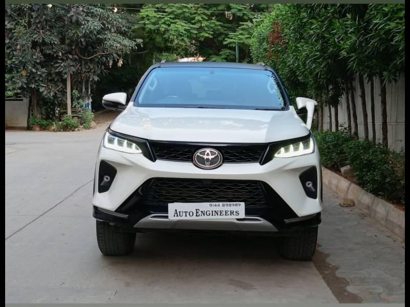 Toyota Fortuner Legender 4X2 AT 2.8 Legender