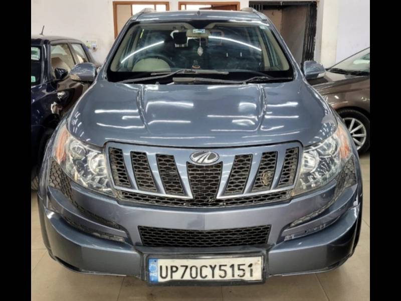 Mahindra XUV500 W4
