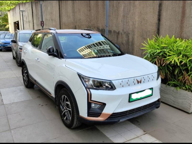 Mahindra XUV400 EL Pro 34.5 kWh Dual Tone