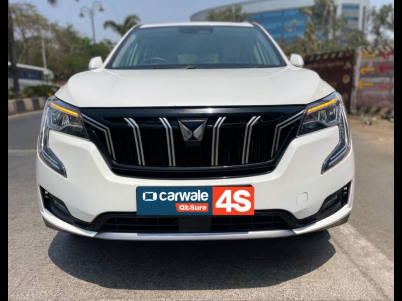 Mahindra XUV700 AX7 Luxury Pack Petrol AT 7 STR