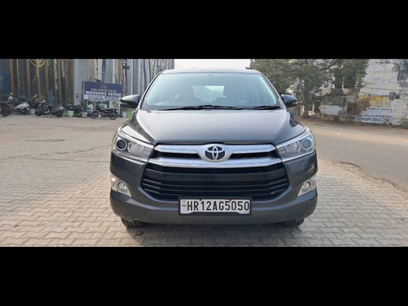 Toyota Innova Crysta 2.4 V Diesel