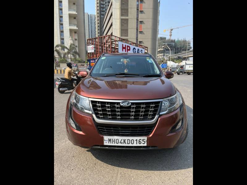 Mahindra XUV500 W5