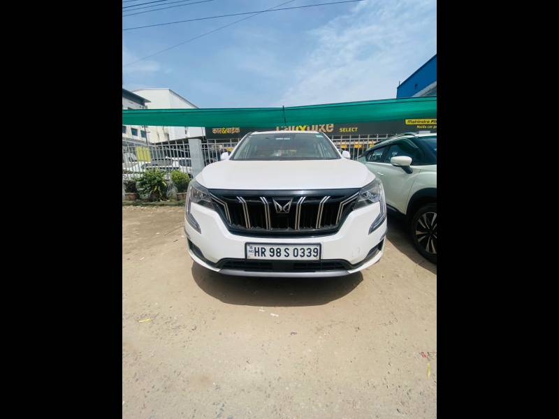 Mahindra XUV700 AX7 Luxury Pack Petrol AT 7 STR