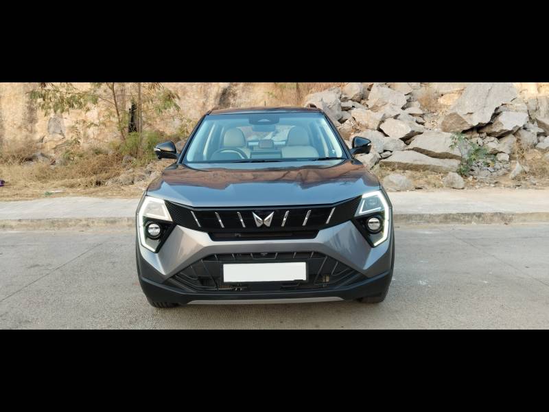 Mahindra XUV 3XO AX5 1.2 Petrol AT