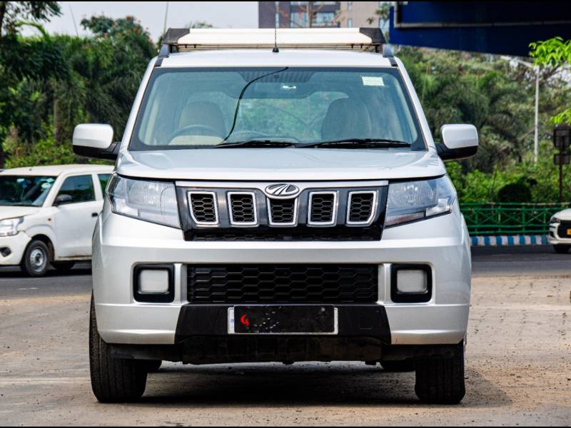 Mahindra TUV300 T6+ MT