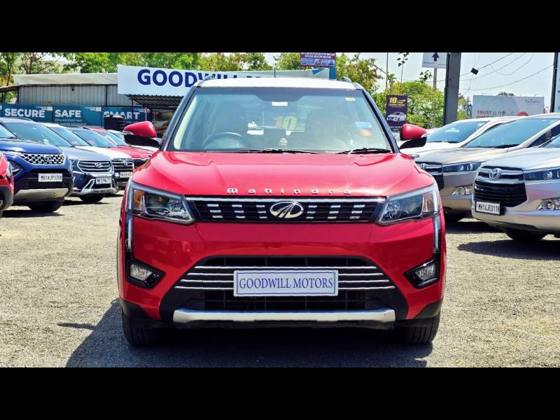 Mahindra XUV 300 1.2 W8 (O) AMT