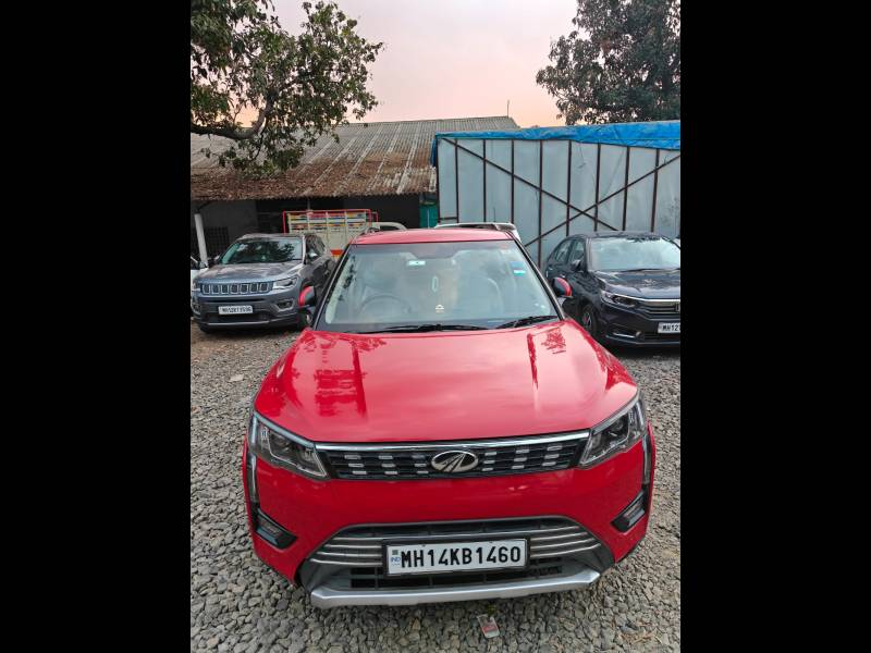 Mahindra XUV 300 1.2 W8 (O) AMT