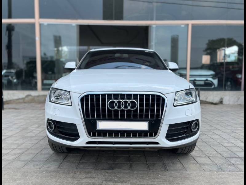 Audi Q5 30 TDI Premium Edition