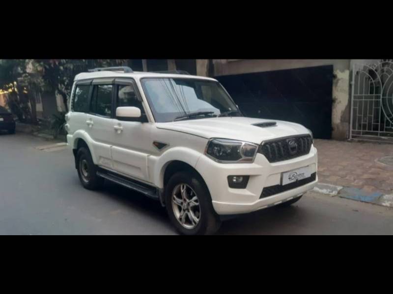 Mahindra Scorpio S10