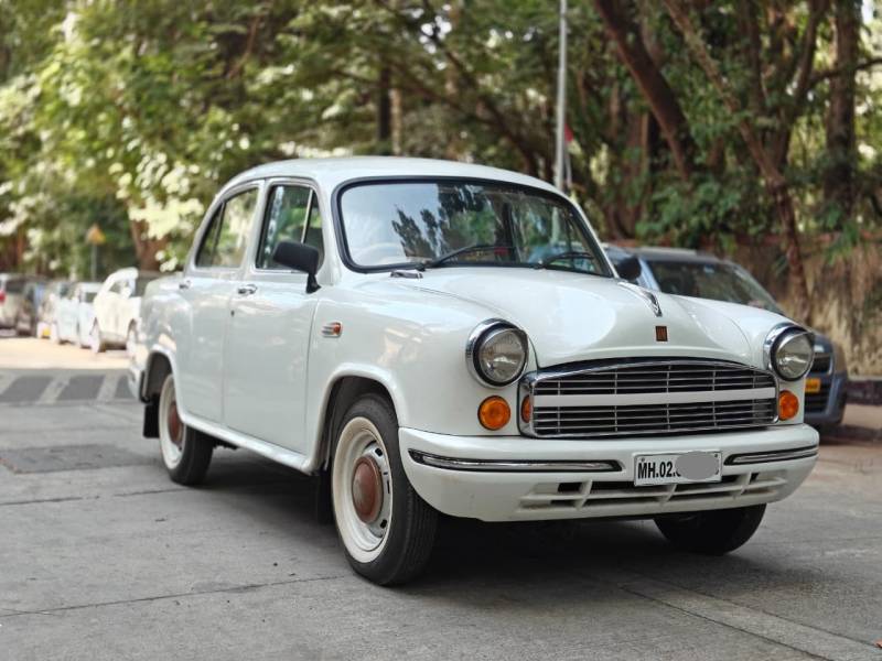 Hindustan Motors Ambassador Classic 1800 ISZ MPFI