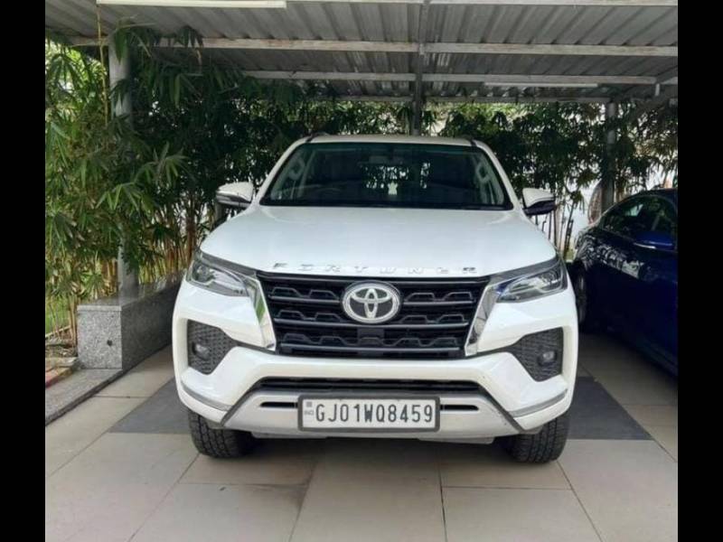 Toyota Fortuner 4x2 AT