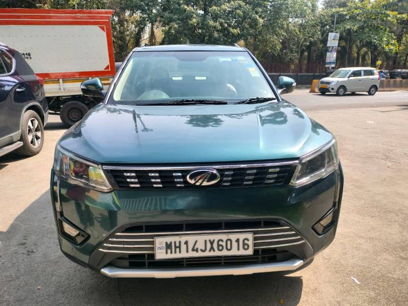 Mahindra XUV 300 1.2 W8 (O) AMT