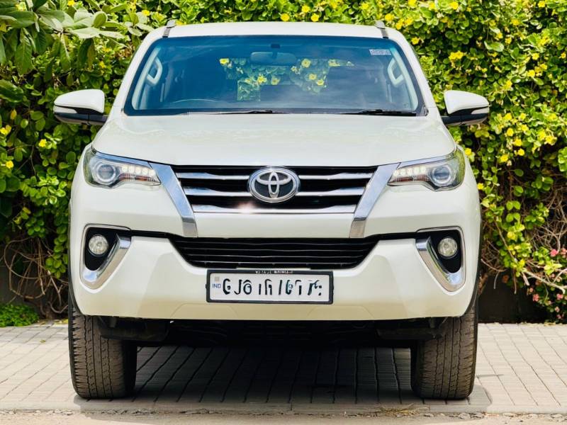 Toyota Fortuner 4x2 AT