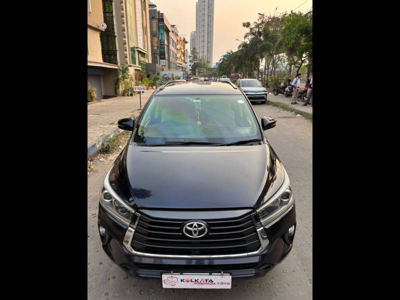 Toyota Innova Crysta 2.4 G 8 STR