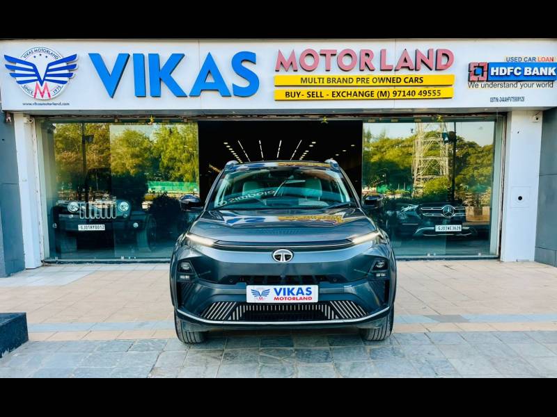 Tata Nexon Fearless Plus (S) 1.5 Diesel 6AMT Dual Tone