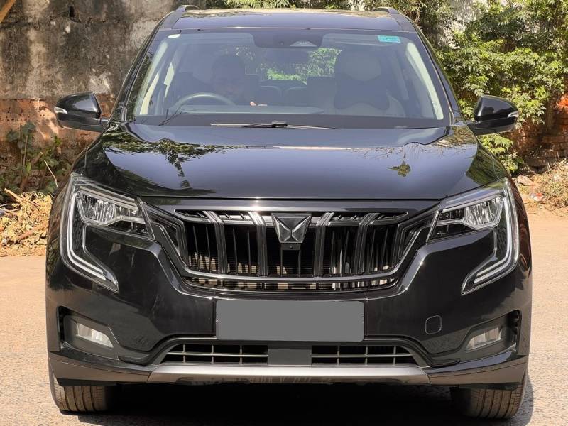 Mahindra XUV700 AX7 Petrol AT 7 STR
