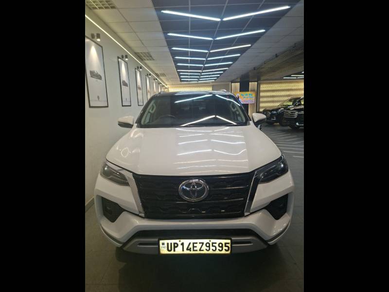 Toyota Fortuner 4X2 AT 2.8 Diesel