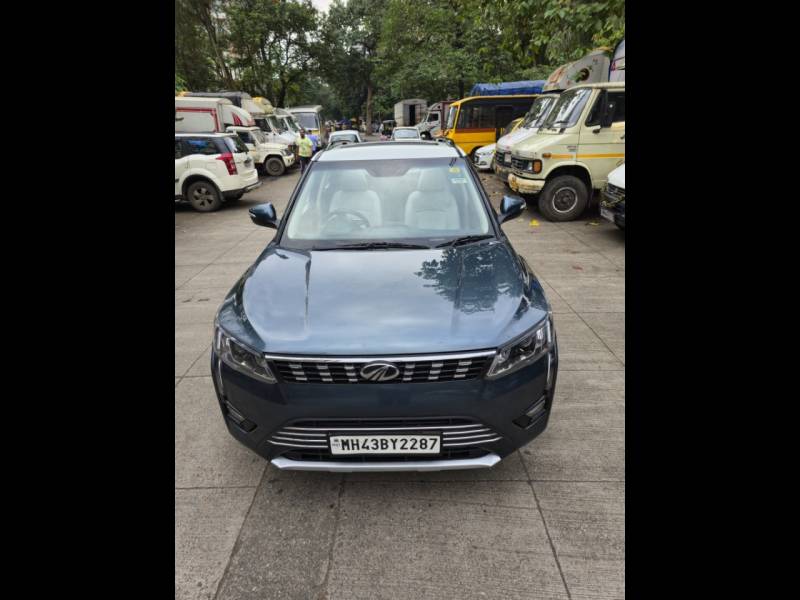 Mahindra XUV 300 W8 (O) 1.5 Diesel AMT Dual Tone