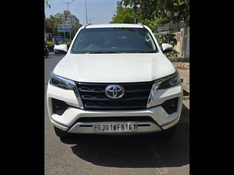 Toyota Fortuner 4X2 MT 2.8 Diesel