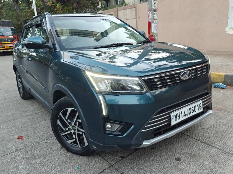 Mahindra XUV 300 1.2 W8 (O) AMT