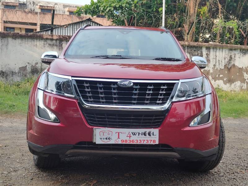 Mahindra XUV500 W7