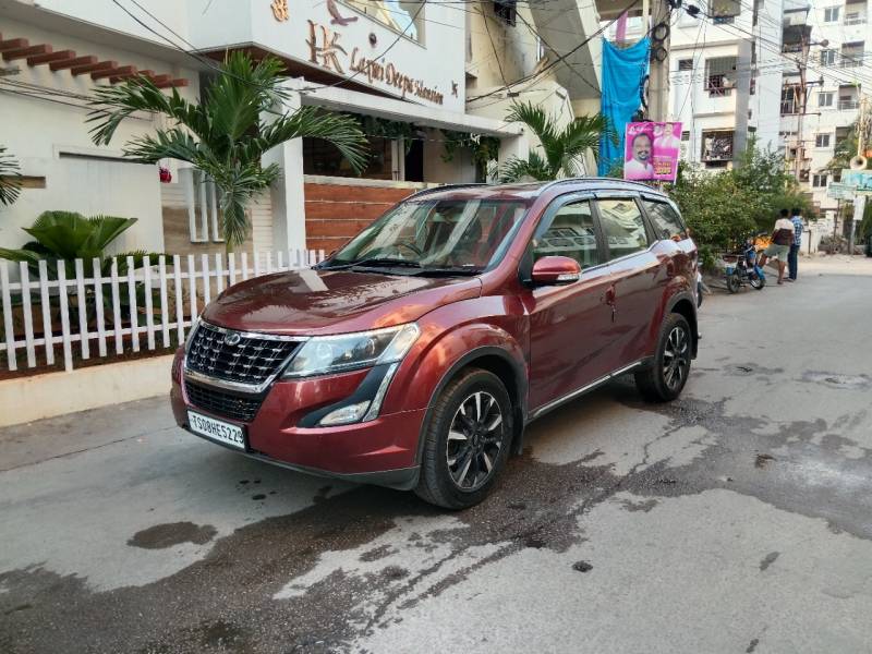 Mahindra XUV500 W11