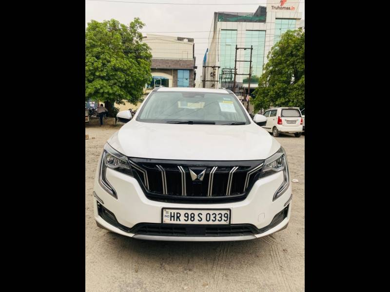 Mahindra XUV700 AX 7 Luxury Pack Petrol AT 7 STR