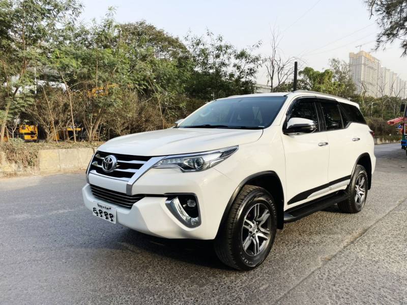 Toyota Fortuner 2.8 4x2 MT