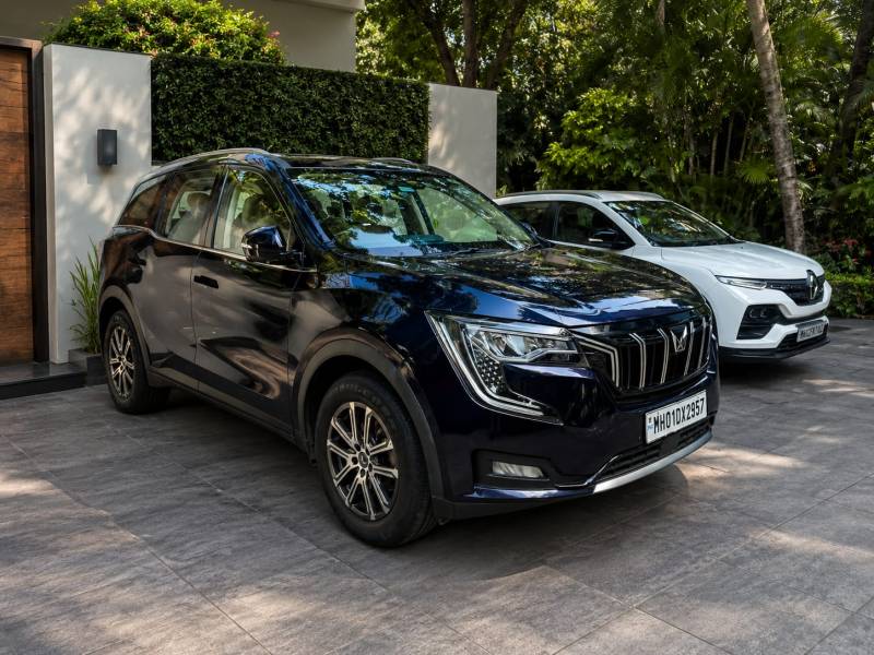 Mahindra XUV700 AX7 Luxury Pack Diesel AT 7 STR
