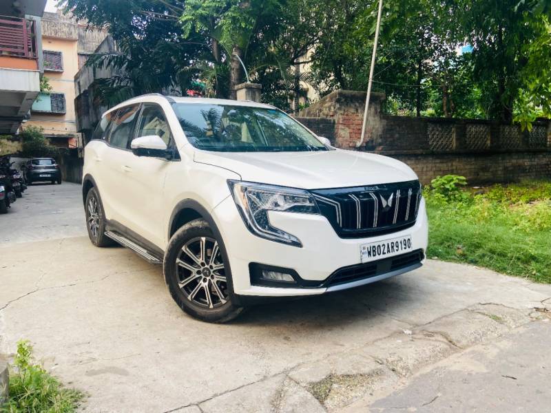 Mahindra XUV700 AX7 Luxury Pack Petrol AT 7 STR