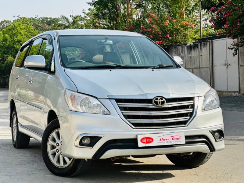 Toyota Innova 2.5 VX 8 STR