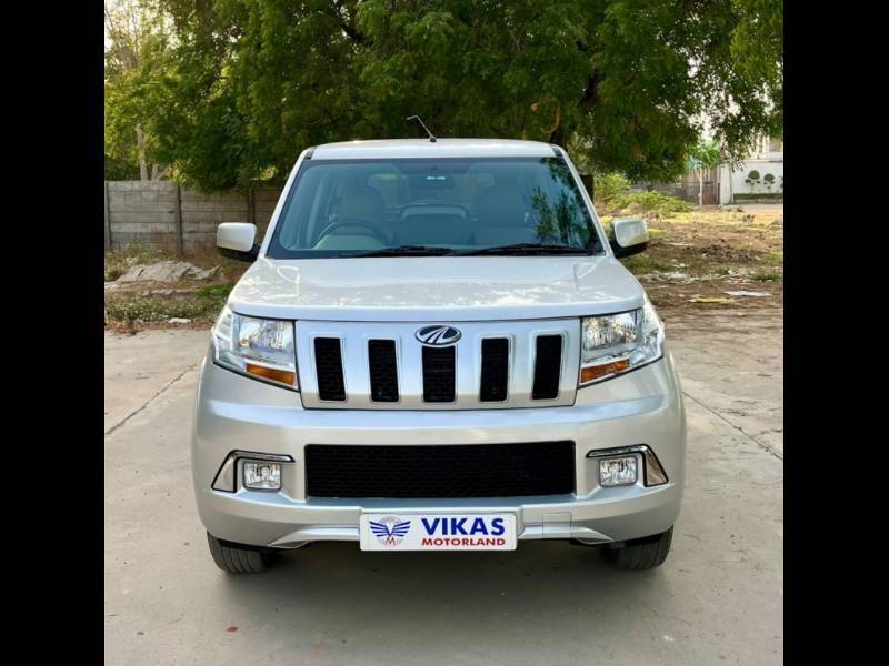Mahindra TUV300 T8+ MT