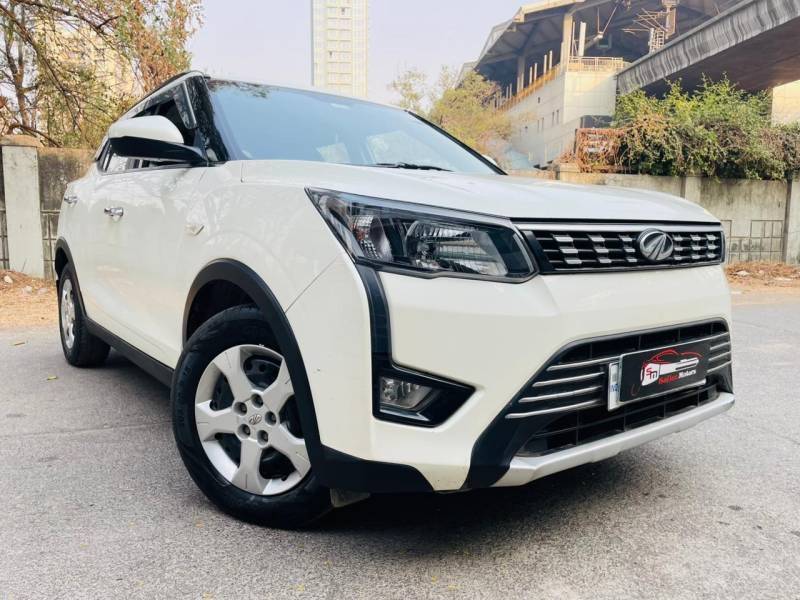 Mahindra XUV 300 1.2 W8 (O) AMT