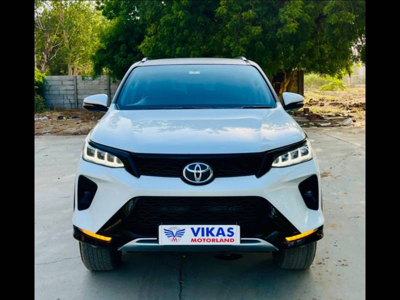 Toyota Fortuner Legender 4X2 AT 2.8 Legender