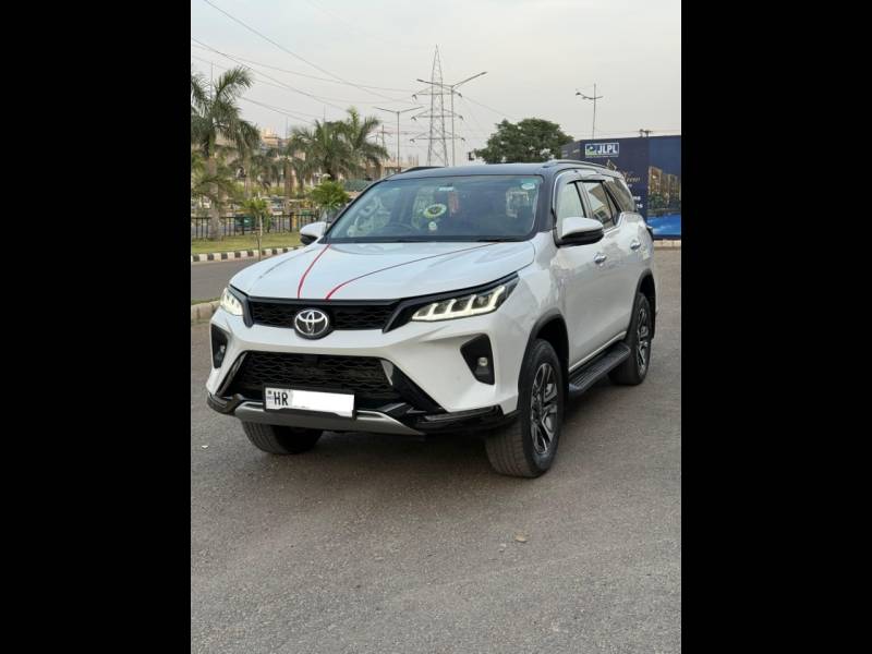Toyota Fortuner Legender 4X2 AT 2.8 Legender