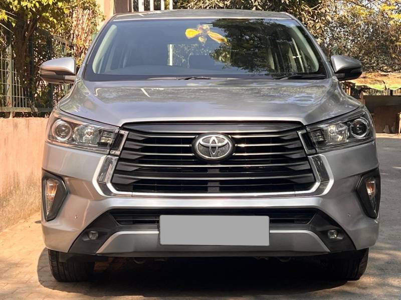 Toyota Innova Crysta 2.4 VX 8 STR