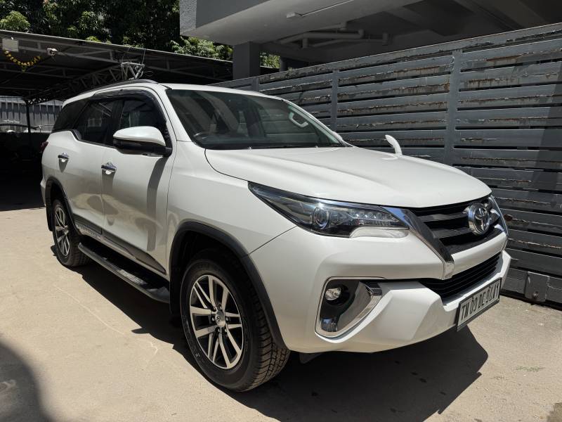 Toyota Fortuner 2.8 4x4 MT