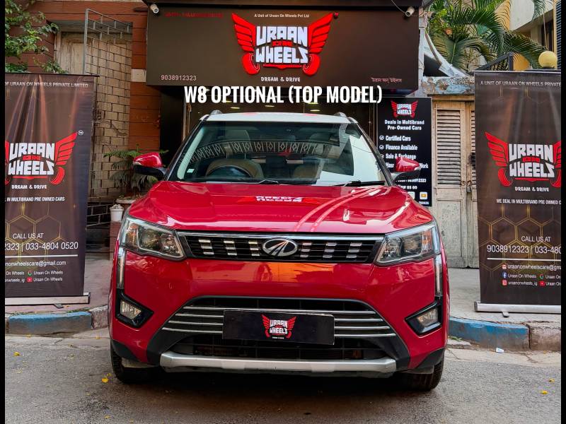 Mahindra XUV 300 W8(O) 1.2 Petrol Dual Tone