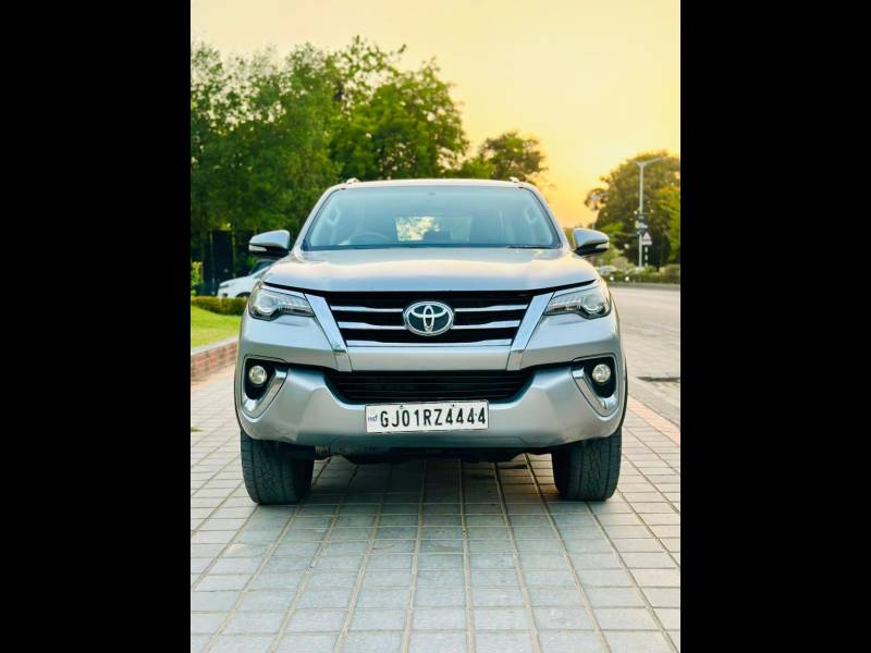 Toyota Fortuner 4x2 AT