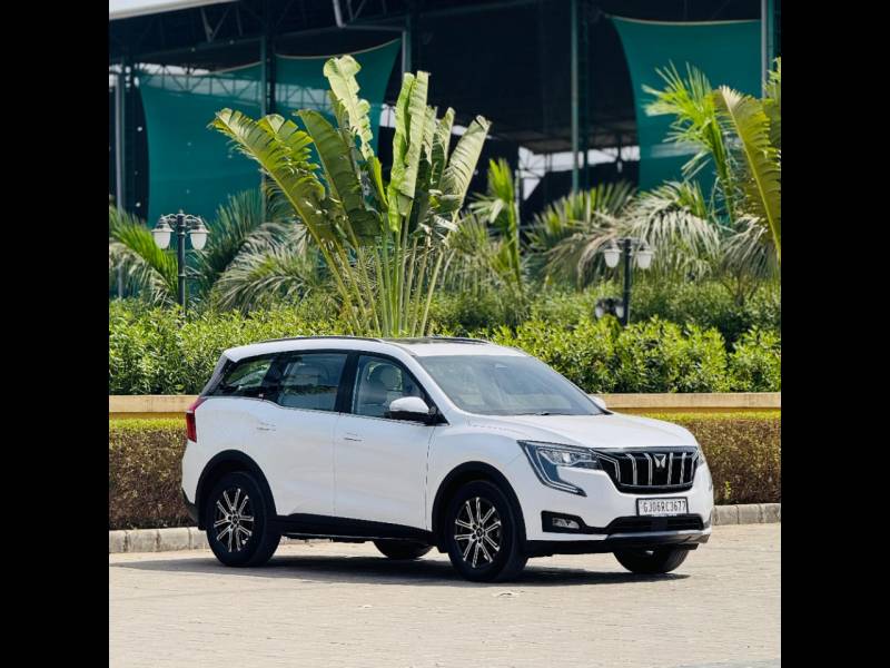 Mahindra XUV700 AX7 Luxury Pack Diesel AT AWD 7 STR