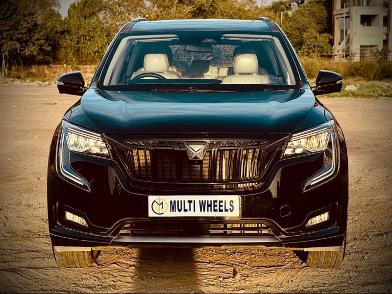 Mahindra XUV700 AX 7 Luxury Pack Diesel AT 7 STR