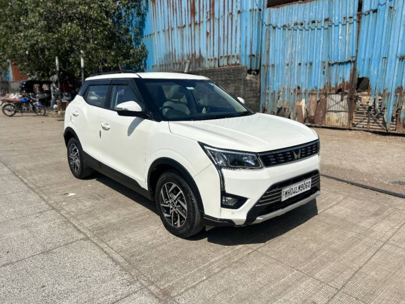 Mahindra XUV 300 1.2 W8 (O) AMT