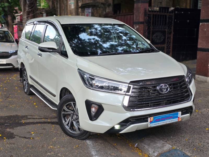 Toyota Innova Crysta 2.4 VX 8 STR