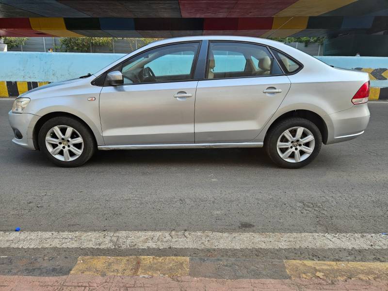 Volkswagen Vento 1.6L AT Highline Petrol