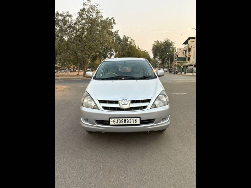 Toyota Innova 2.5 G4 8 STR