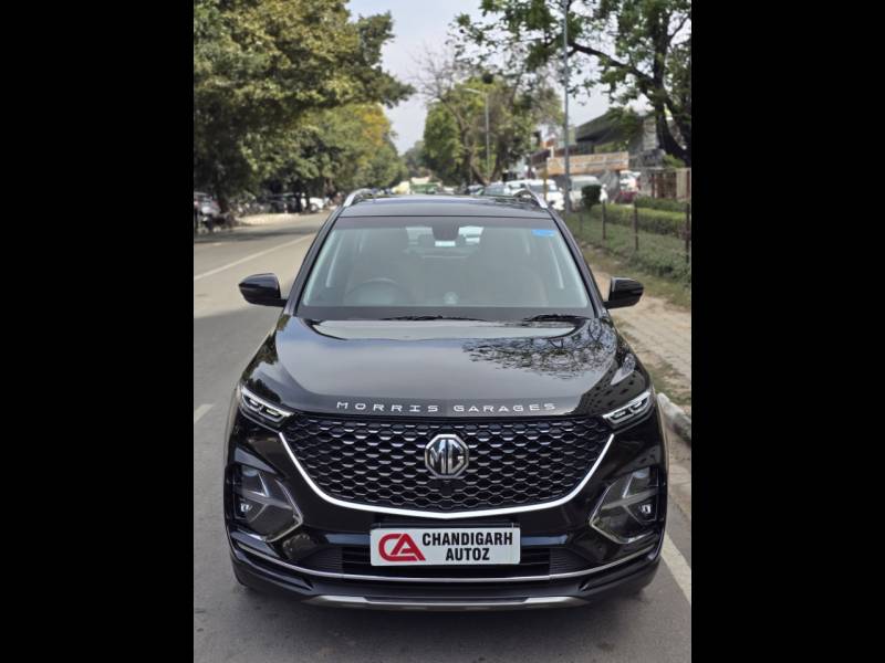 Morris Garage Hector Plus Sharp 1.5 Petrol Turbo DCT 6-STR Dual Tone