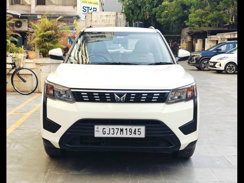 Mahindra XUV 300 W6 1.2 Petrol
