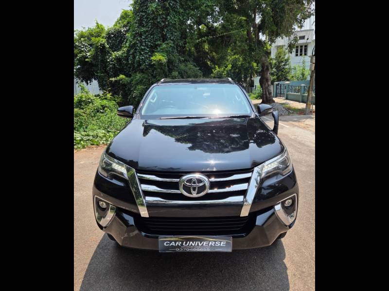 Toyota Fortuner 2.8 4x2 MT