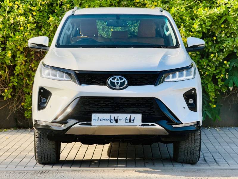 Toyota Fortuner Legender 4X2 AT 2.8 Legender